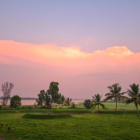 Fireflies Kabini Begūr Exteriör bild