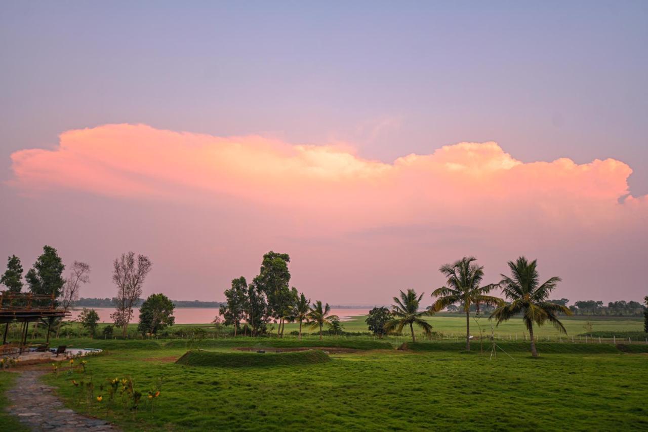 Fireflies Kabini Begūr Exteriör bild